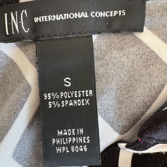 Black and white blouse - Picture 3 of 3